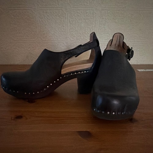 Dansko black leather studded - black,